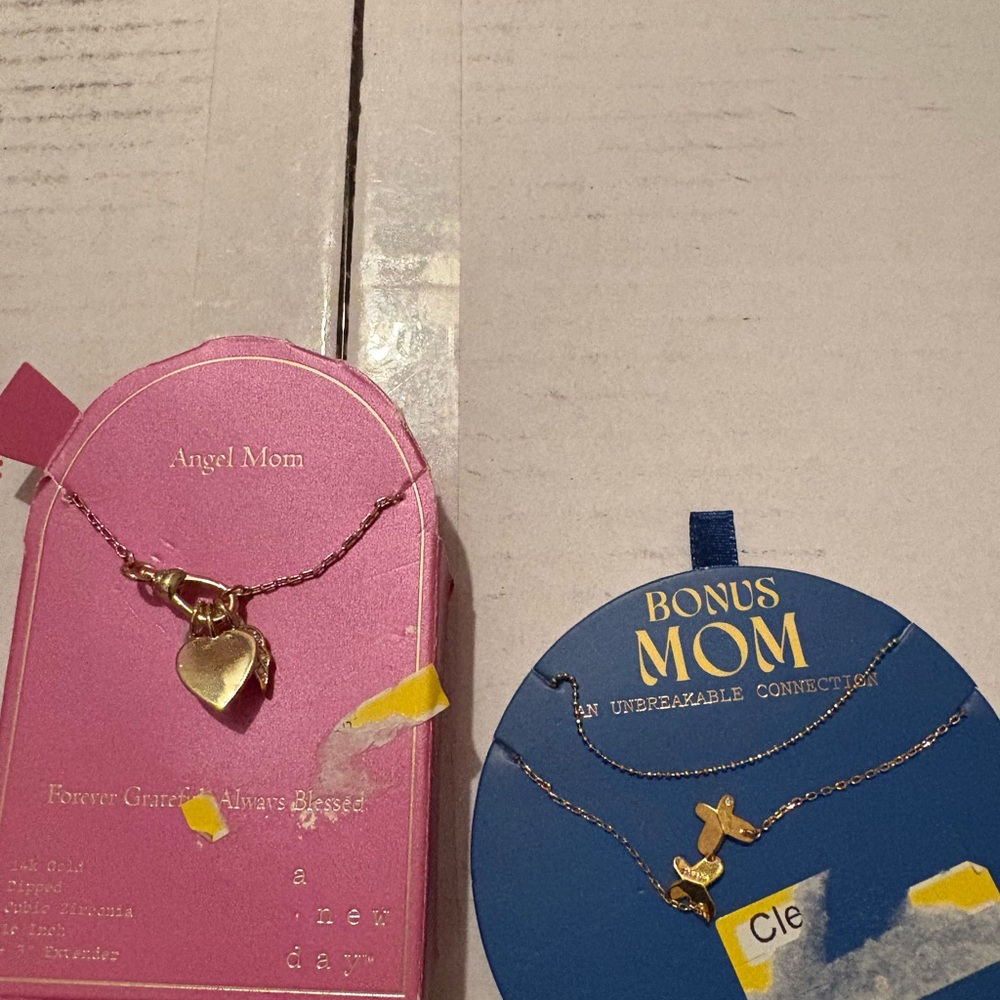 Bundle of‎ fashion jewelry with mom emblem